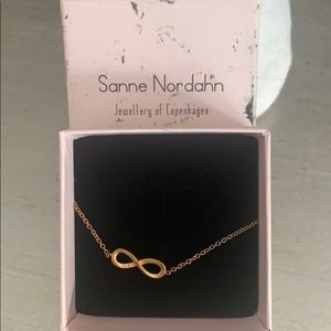 Stirring silver bracelet